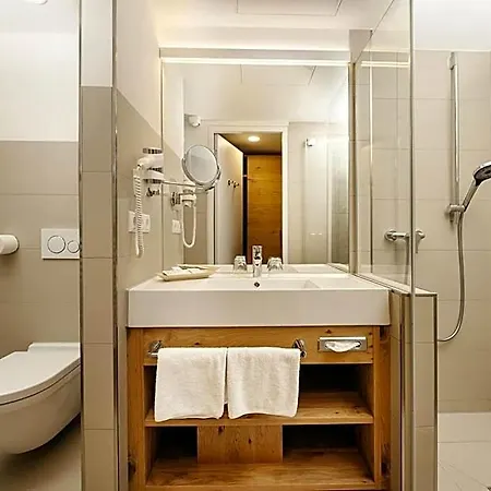 فندق Hofgut Farny 4*